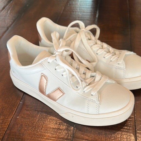 DH gate designer Women's White and Rose Gold V Sneakers - Picture 1 of 4
